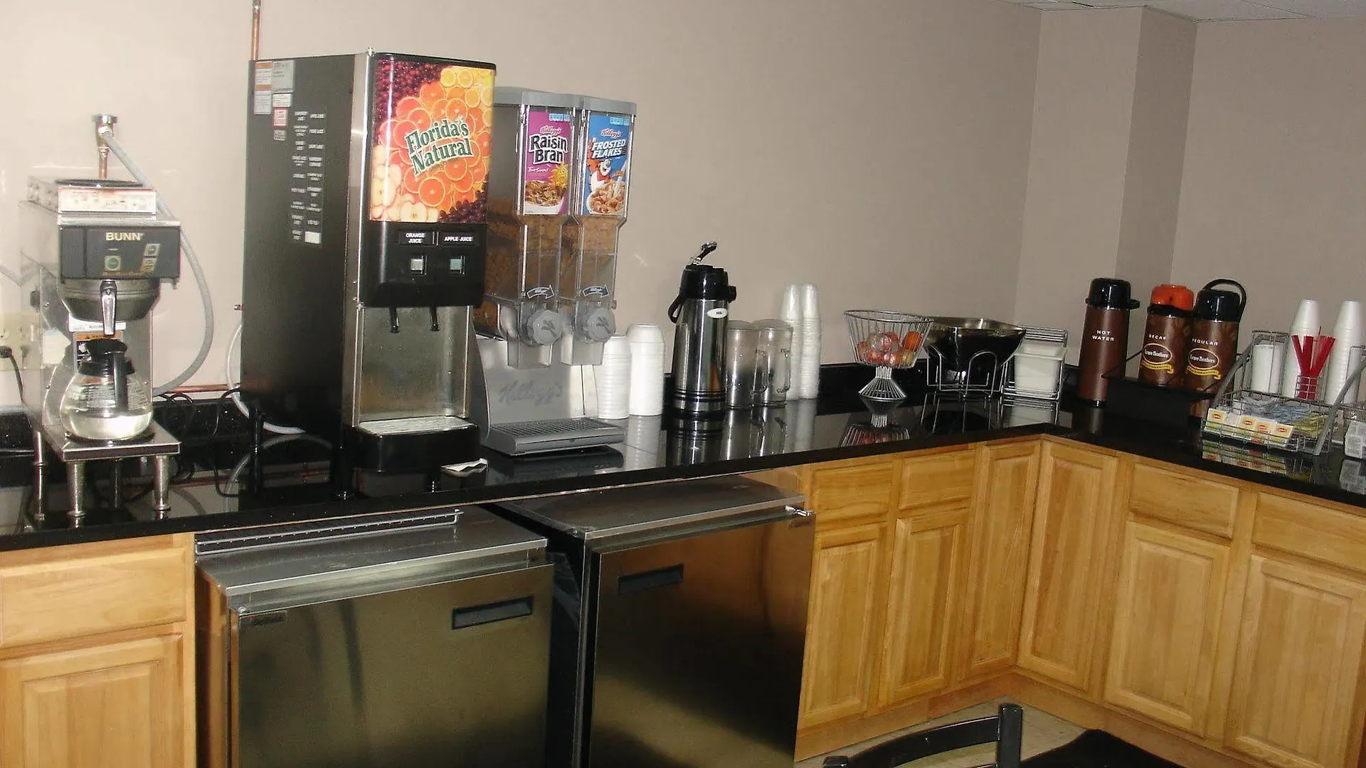 Super 8 By Wyndham Jamaica North Conduit Hotel New York United States